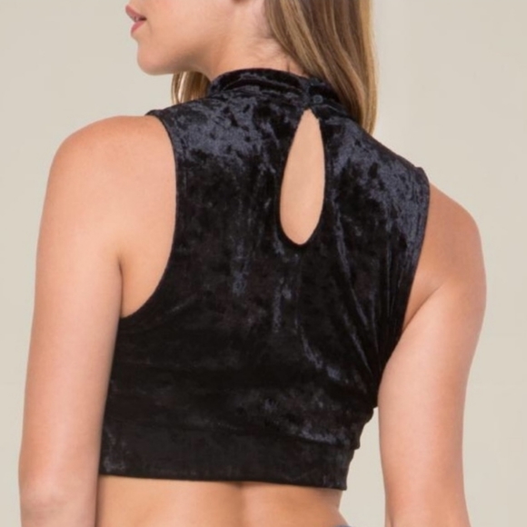 Bebe Keyhole choker pink crushed  velvet crop top size XXS new with tags - Picture 2 of 6